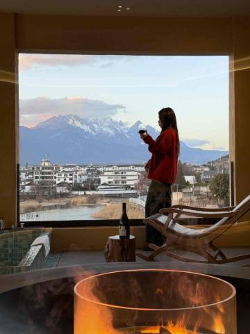 丽江云渡•日照金山·雪山湖景度假民宿图片