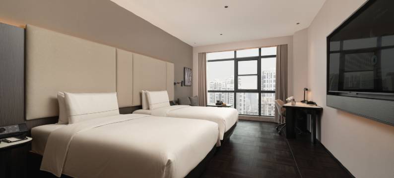 六安火车站星河解放广场亚朵酒店图片