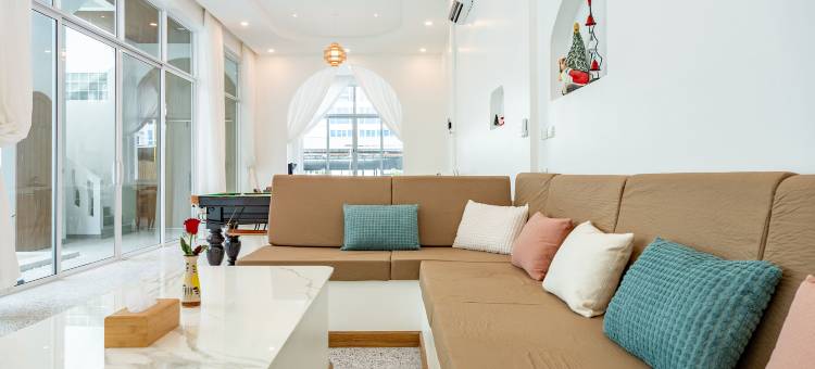 Downtown Oasis 步行街近沙滩5卧6卫 泳池别墅 中文管家(Downtown Oasis Pool Villa Collection A | KTV Private Stay | Near Walking Street)图片