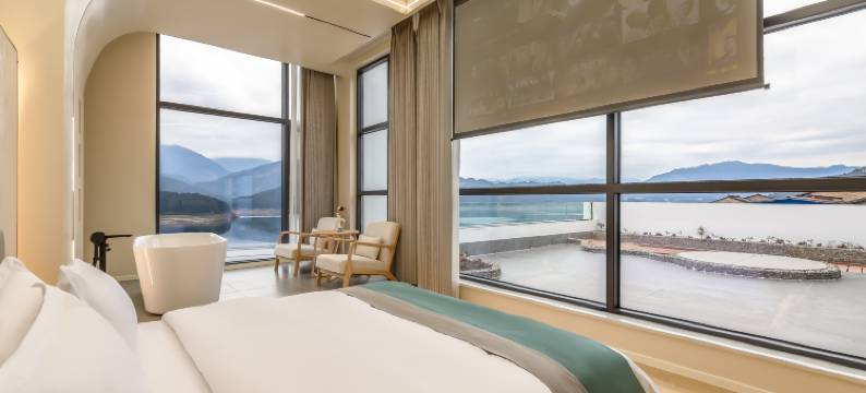 瓦屋云栖民宿(雅女湖店)图片