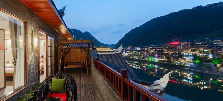 溪桥夜语江景民宿(凤凰古城沱江店)图片