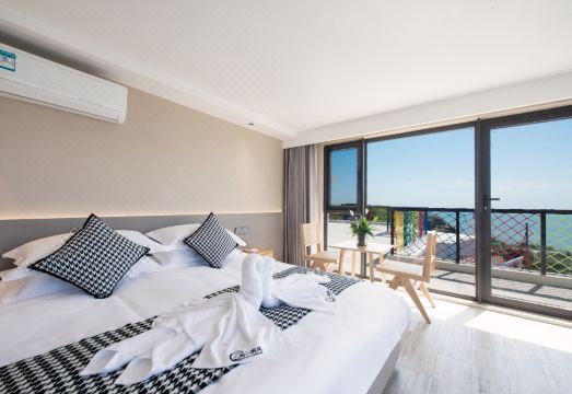 Dongji Sailor Station Sea View B&B Hotel Overview