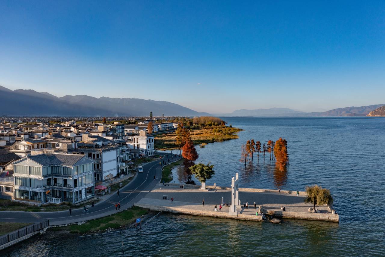 朝日闲云海景美宿(大理洱海龙龛码头观景台店)图片