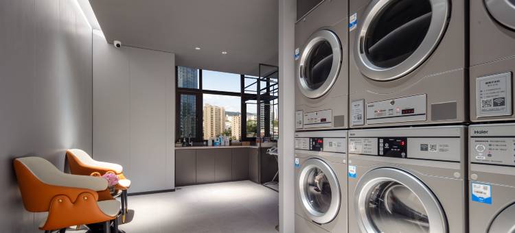 梅州西站富力中心亚朵酒店图片