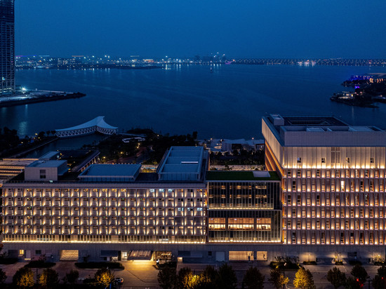 上海滴水湖斯南格尔精选酒店