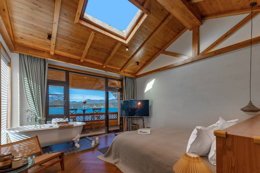 瀘沽湖清塵 . 千尋湖景民宿