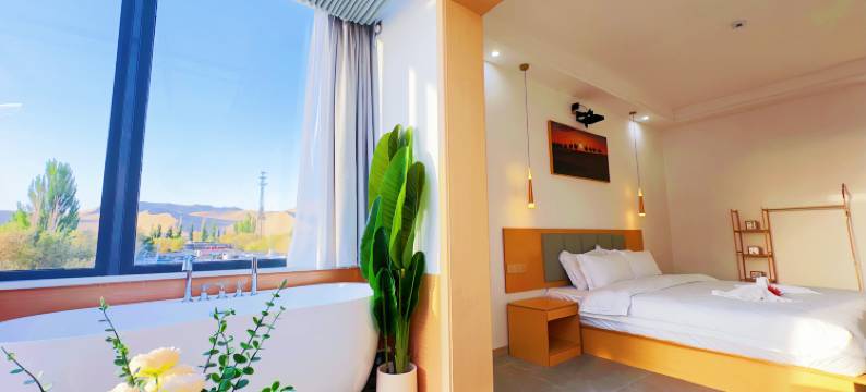 敦煌悦沙居观景客栈(鸣沙山月牙泉景区店)图片