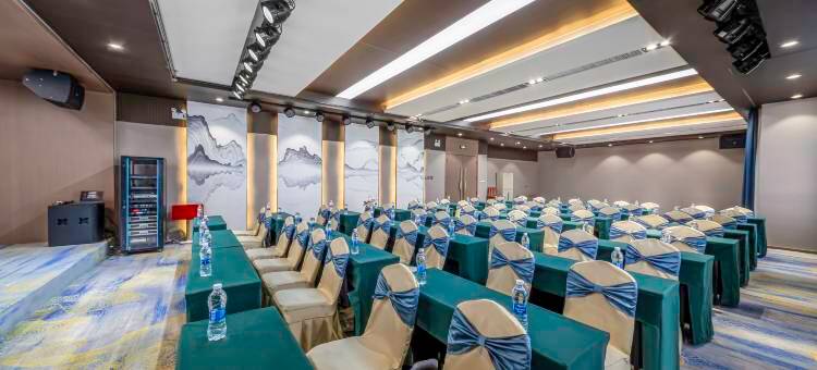 巴彦塔拉酒店(火车站新华广场地铁站店)图片