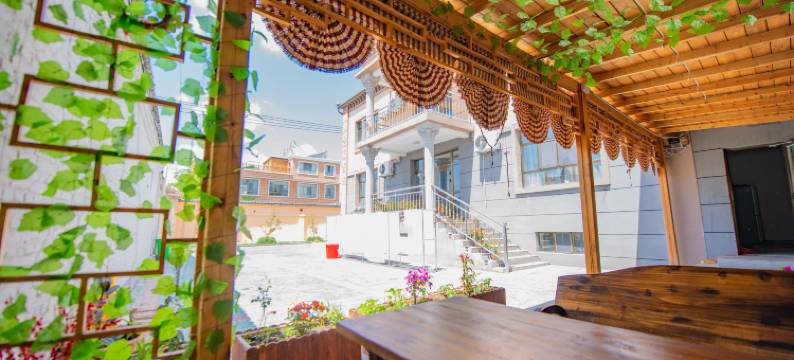 丽坤之家客栈(特克斯八卦城店)图片