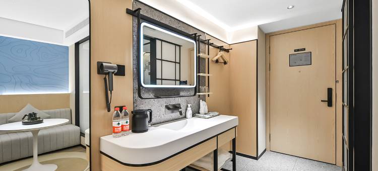 喀什丽怡酒店(行政审批局小亚郎湿地公园店)图片