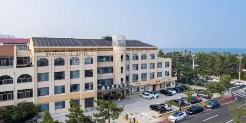 鉑漫瑞斯酒店(威海高鐵站韓樂坊店)