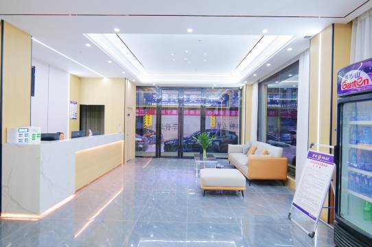 王朝轻奢酒店(通山县政府广场店)