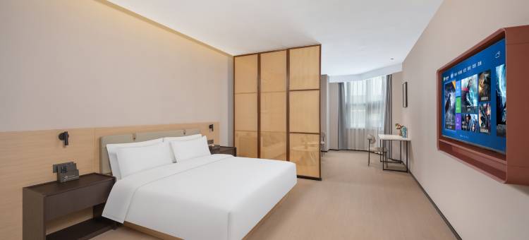 罗兰假日酒店(三山星悦广场店)图片