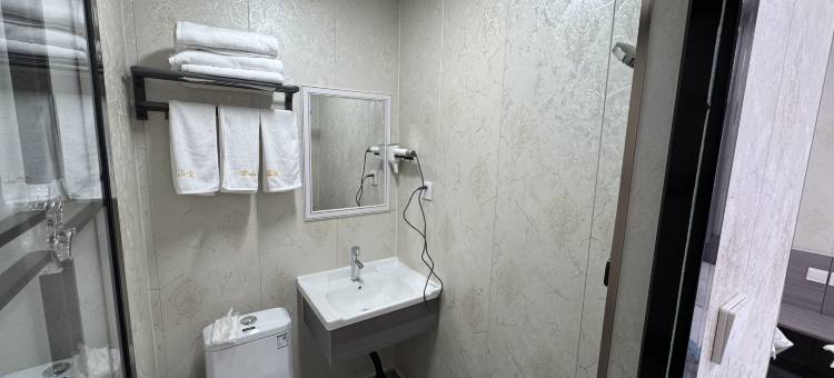 冈仁波齐金山客栈图片