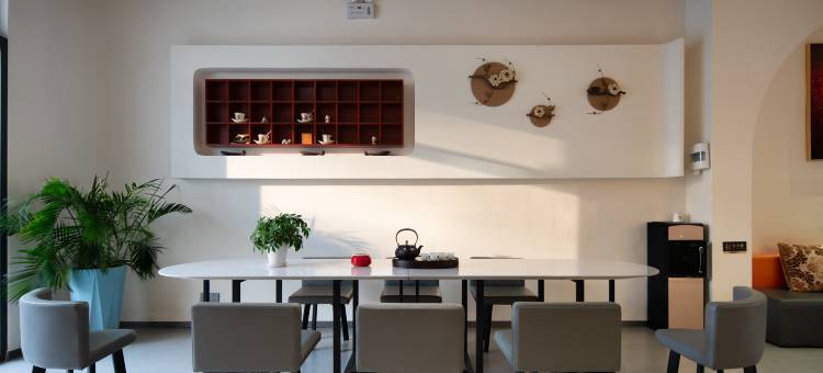 三亚安澜智能民宿(亚龙湾森林公园博后村店)图片