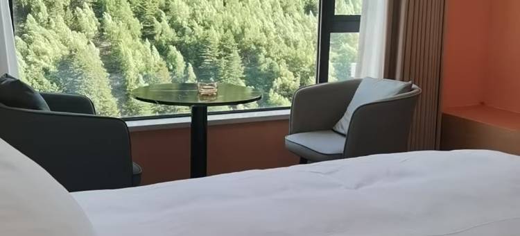 红城·蔚蓝酒店(四姑娘山景区店)图片