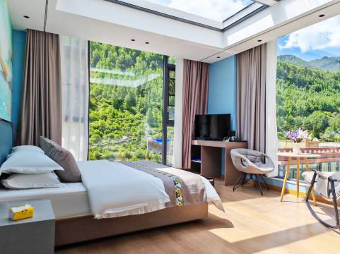 时光驿站(四姑娘山长坪沟景区店)图片