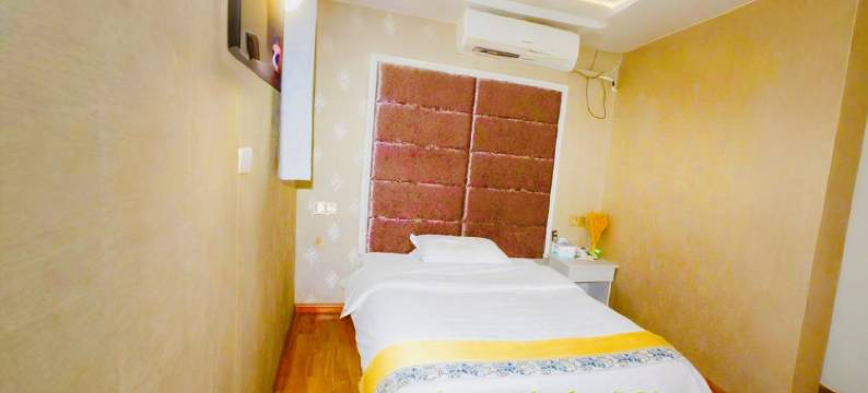 巴中婲主题酒店(万达广场市中医院店)图片