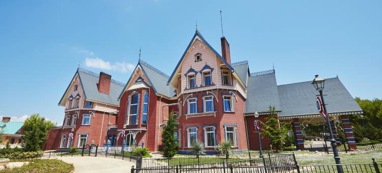 冒险港露西之家酒店-含PortAventura和Ferrari Land门票和快速通(PortAventura Lucy's Mansion - Includes unlimited access & Express to PortAventura & Ferrari Land)图片