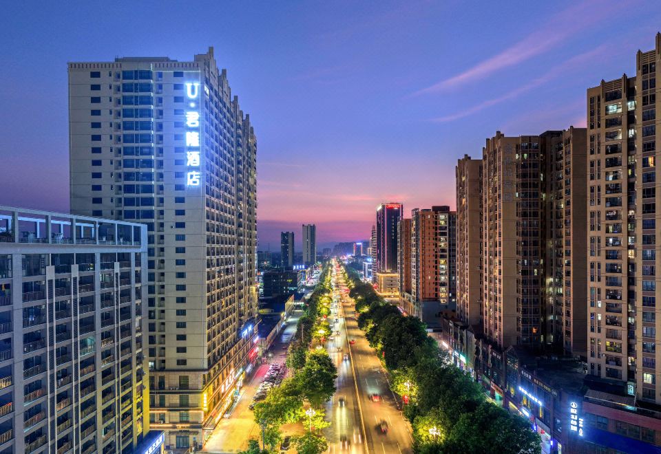 清远君隆酒店(财富大厦店)外景图