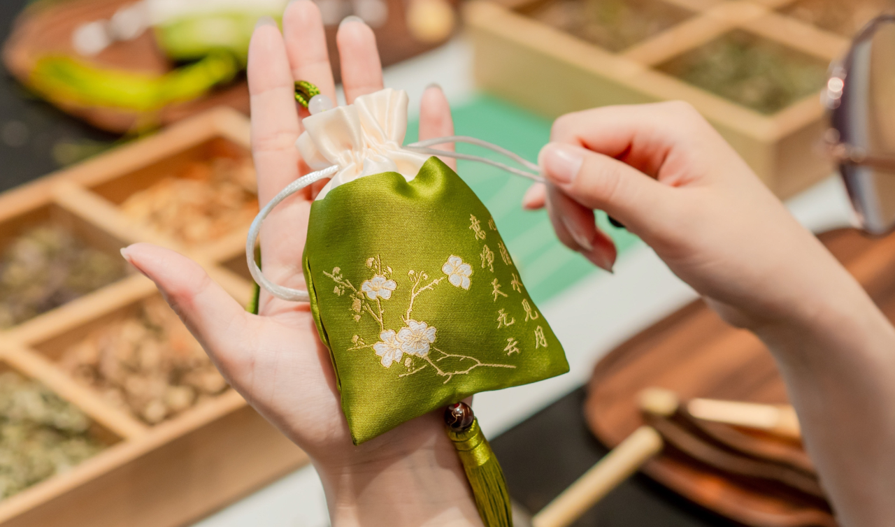 乐富强岱鳌山居图片