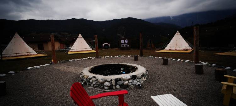 玉龙雪山日照金山途宿campsite观景营地图片