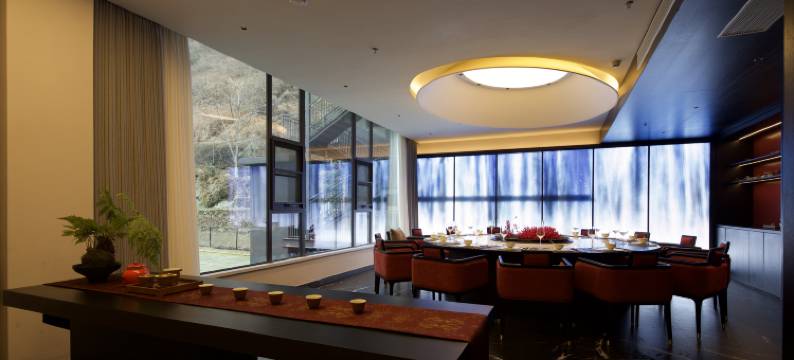 泸定烹坝十里香酒店图片