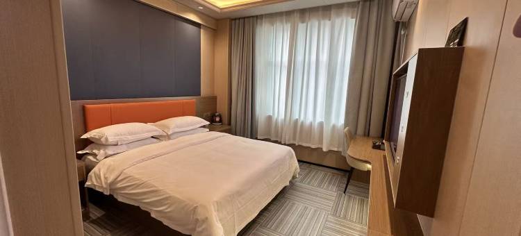华楠仕旅居(天山国际机场店)图片