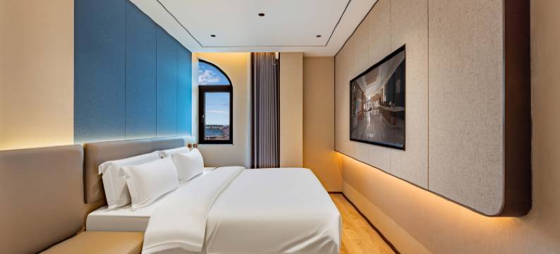 艺龙安悦酒店(上海罗店古镇美兰湖地铁站店)图片