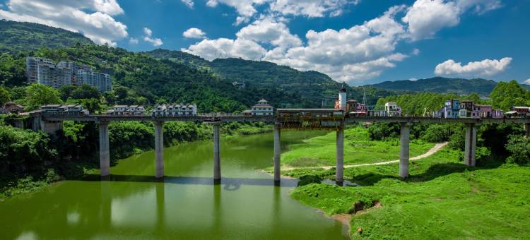 美心·普陀居丨悬空大桥丨五年级青旅民宿(美心红酒小镇景区店)图片