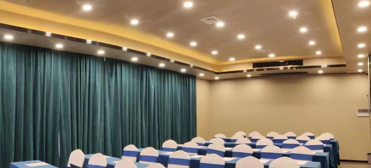 栖尘酒店(屏山县3A体育公园马湖公园店)图片