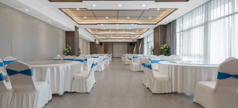 蓝城湖畔酒店(白马湖水街店)图片