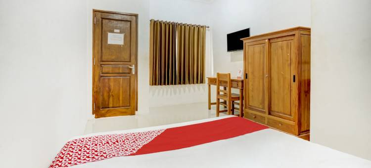 Super OYO 3702 布根维尔民宿伊斯兰旅馆(RedDoorz Syariah at Homestay Bougenville Near Taman Alun-Alun Kota Lamongan)图片