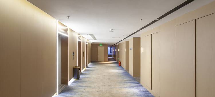 白玉兰酒店(沈阳黎明广场新惠街地铁站店)图片