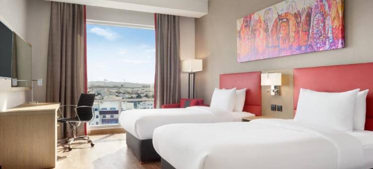 马斯喀特-阿尔古布拉华美达安可酒店(Ramada Encore by Wyndham Muscat Al-Ghubra)图片