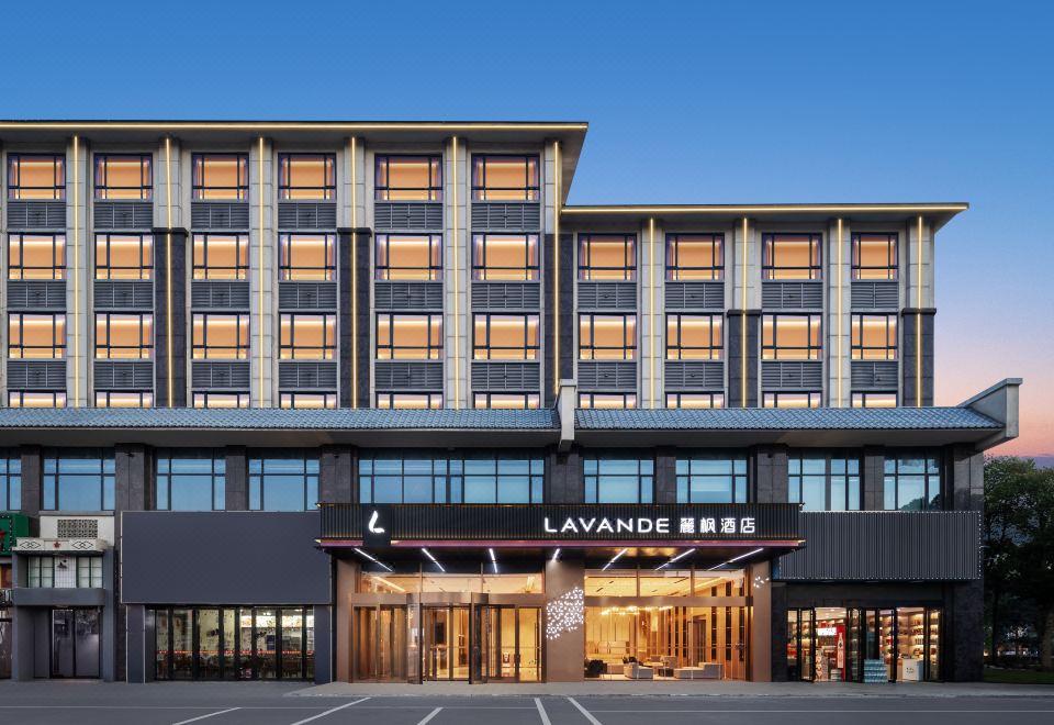 丽枫酒店（韶山故居景区高铁站店）外景图