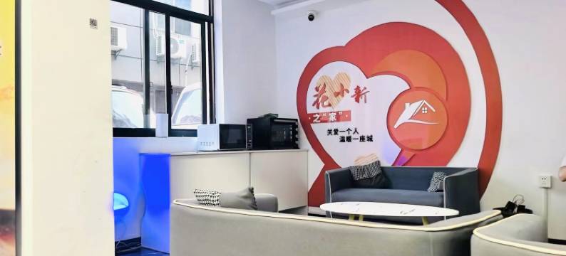 魔盒青旅(新国际博览中心芳华路地铁站店)图片