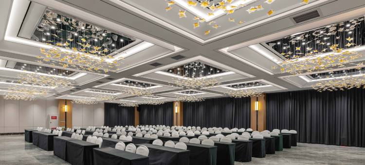 贵州文旅嘉怡·泳池国际度假酒店(凯里店)图片