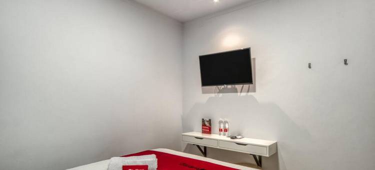 红多兹Plus酒店@希登缇姆尔(RedDoorz Plus @ Cideng Timur)图片