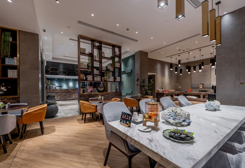 Yitel Premium (Shanghai Lujiazui Yuanshen Road Subway Station ) Hotel Overview