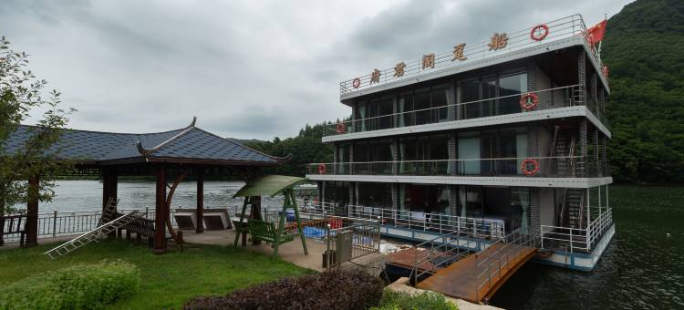 宽甸青山沟府君阁趸船民宿图片