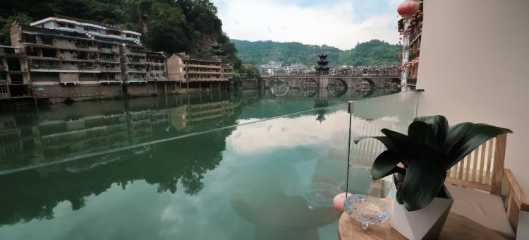 叙旧入影·云锦月villa设计师美学民宿(镇远古城祝圣桥店)图片