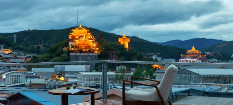 诧寂美学｜香见·供氧观景花园巨幕投影私藏酒店(独克宗古城店)图片