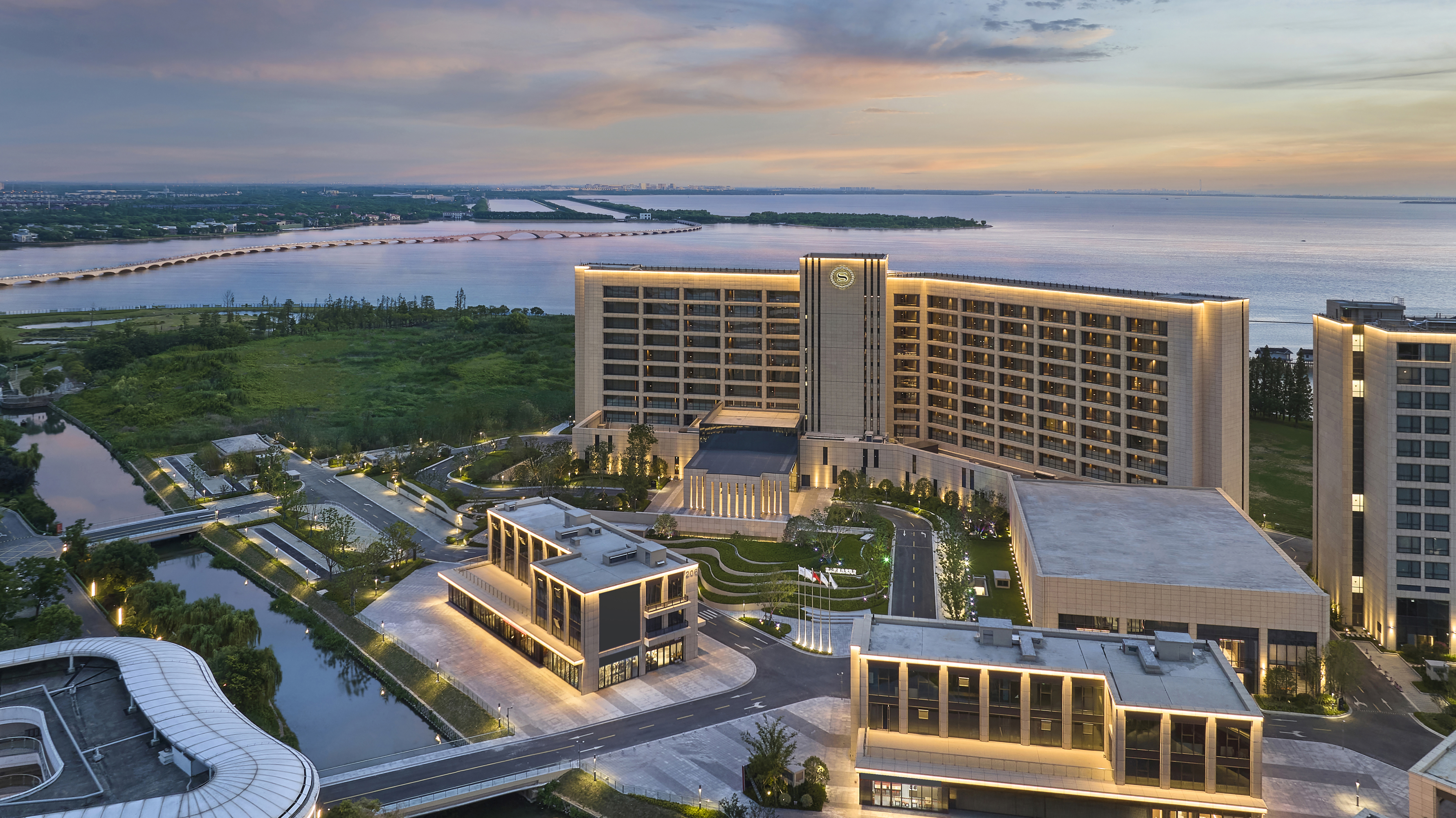 Sheraton Kunshan Dianshan Lake Over view