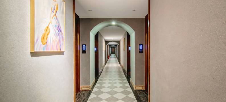 若逸ROY•肖恩城堡(张家界天门山索道店)图片