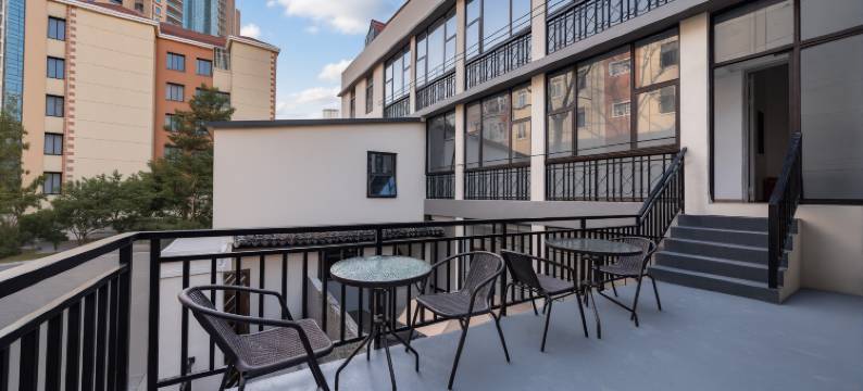 上海半月里国际青年旅社(陆家嘴浦东南路地铁站店)图片