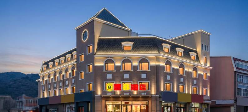 速8酒店(张家口崇礼区庆典广场酒店)图片