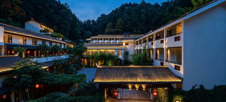 SECLUSION|雪晴集人文半山民宿(凤凰古城店)图片