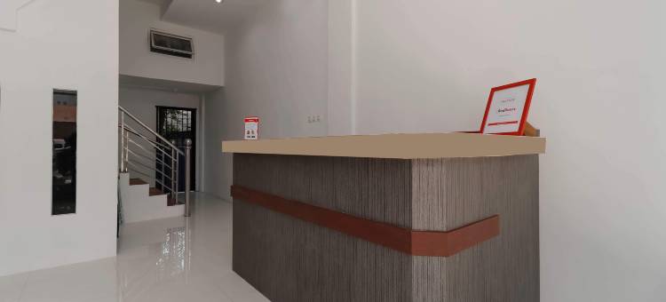 红门酒店普拉斯-靠近皇家普丽玛医院棉兰(RedDoorz Plus near RS Royal Prima Medan)图片
