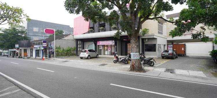 扎瓦尼沙里亚 Rajawali RedPartner Pakuwon购物中心青年旅馆(Dzawani Syariah Rajawali Near Pakuwon Mall RedPartner)图片